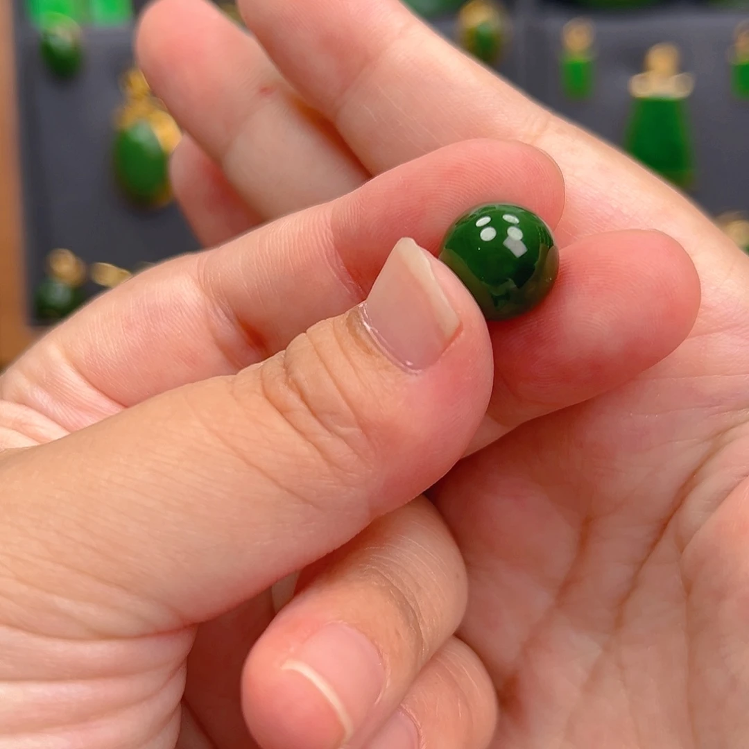 W***L和田玉（碧玉）未镶嵌吊坠(不含链)