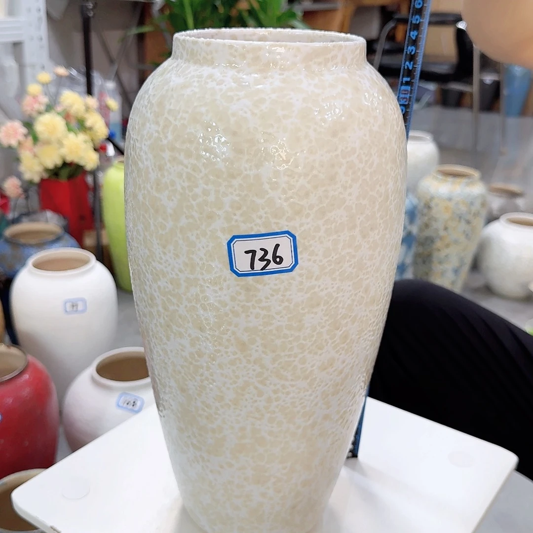 736号陶瓷高34厘米微瑕一个