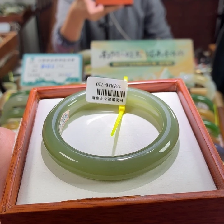 未镶嵌手镯和田玉50。 54