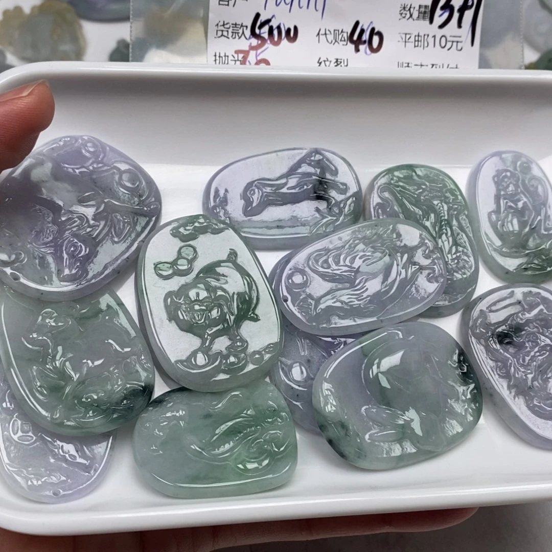 Y****翡翠未镶嵌颈饰翡翠