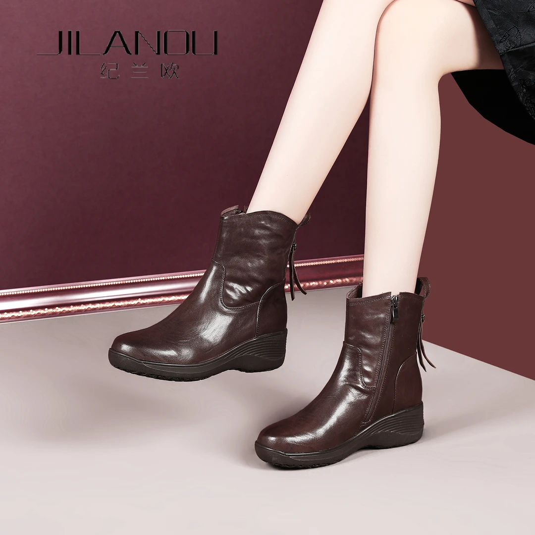 羊皮毛一体短靴女2025秋冬新款软底妈妈女鞋厚底防滑加绒真皮靴子