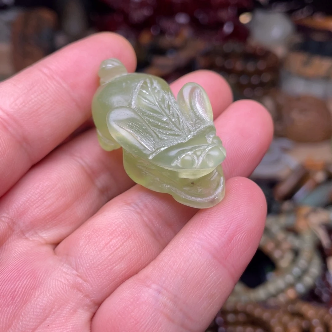 未镶嵌蛇纹石玉颈饰貔貅