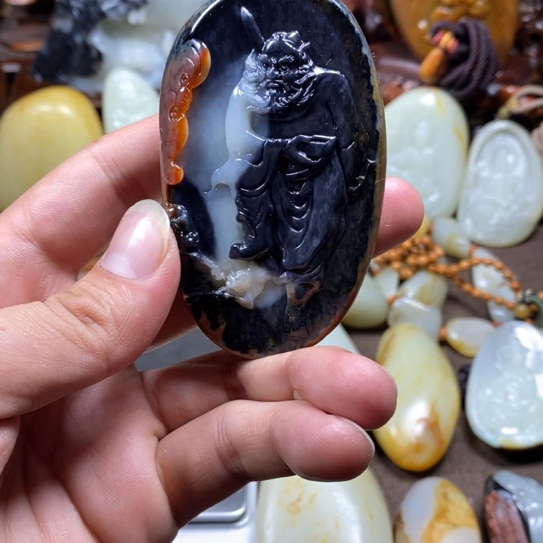 和田玉未镶嵌把件