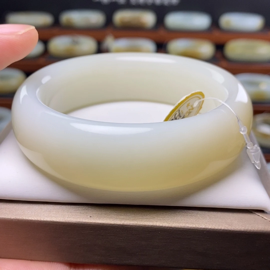 和田玉（白玉）未镶嵌手镯