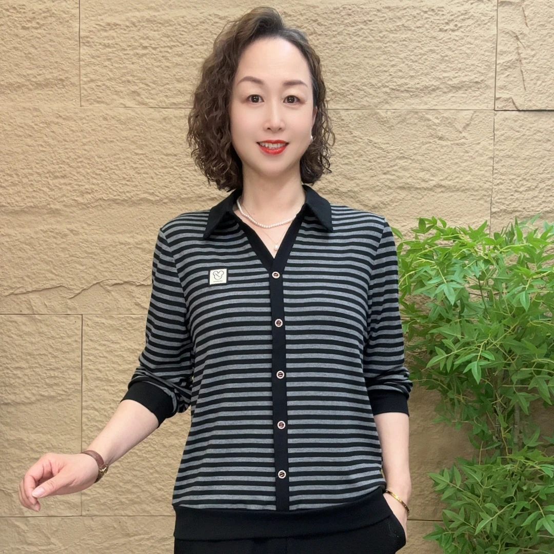 妈妈装长袖时尚女士休闲条纹拼接秋季小衫宽松漂亮中老年百搭T恤