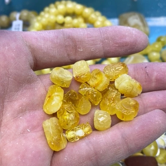 未镶嵌蜜蜡裸石多样性发货2个