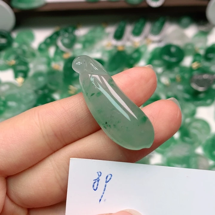 石英质玉颈饰未镶嵌