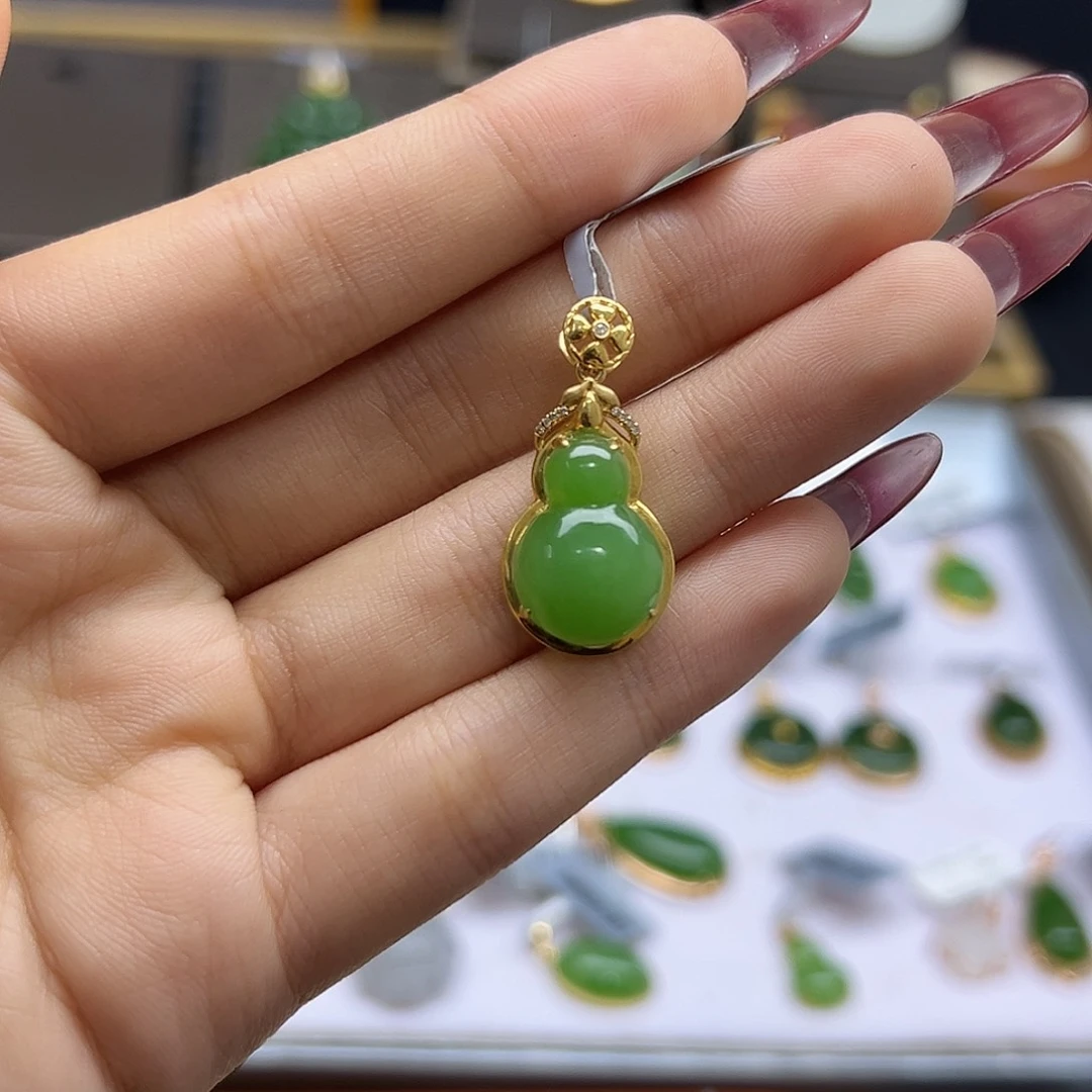 和田玉18K金镶嵌吊坠(赠链)