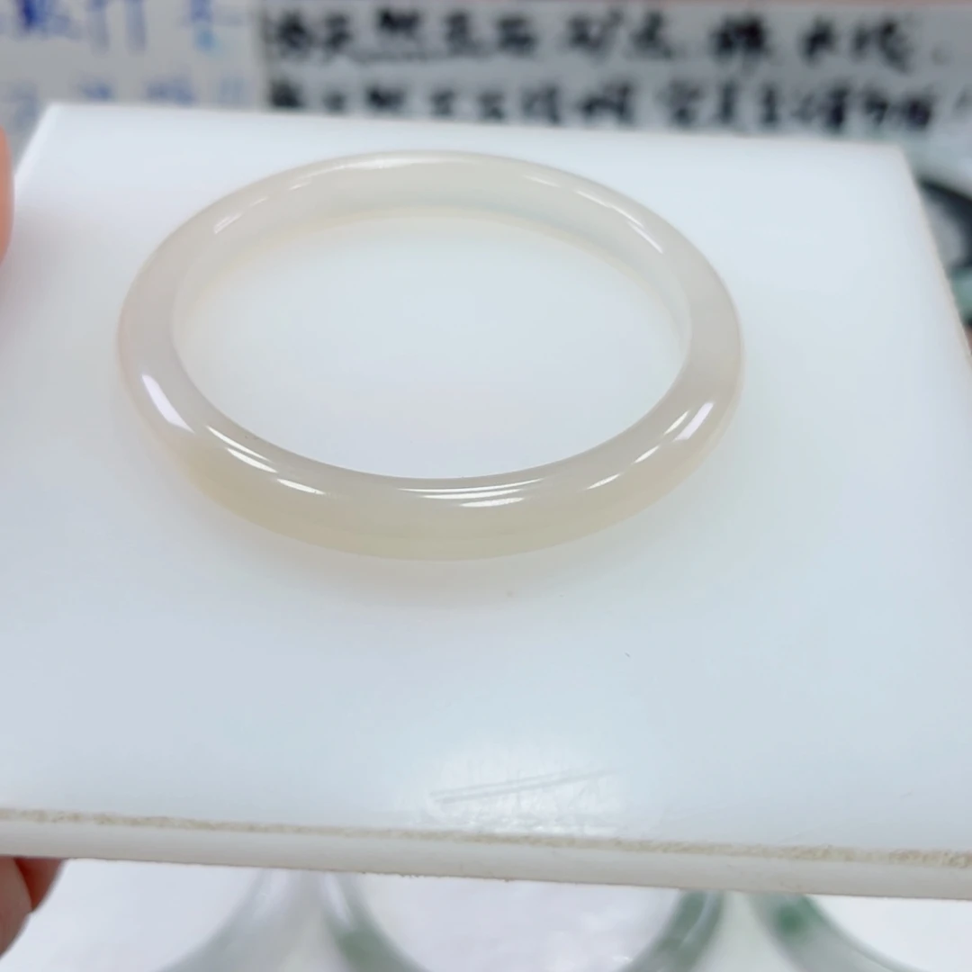 石英质玉手镯未镶嵌玛瑙56-57，99米不退换