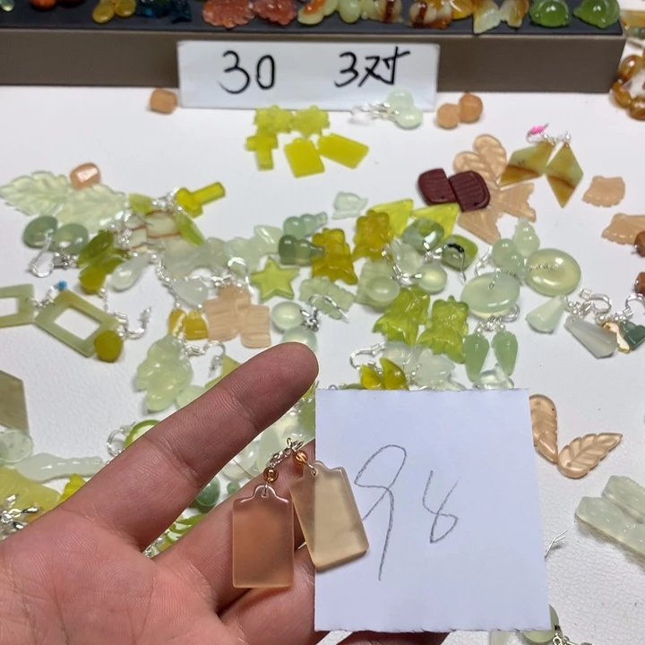 蛇纹石玉合金耳钉山****糖