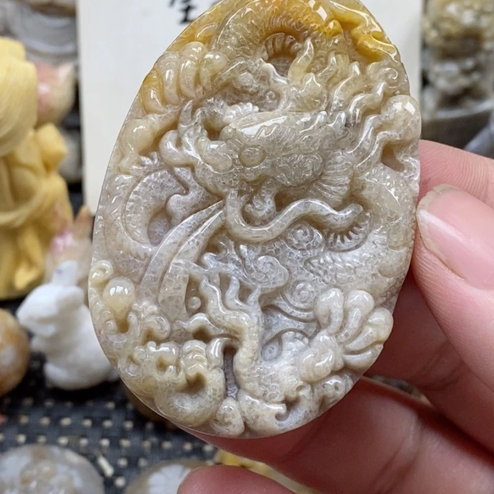 颈饰未镶嵌硅化珊瑚（珊瑚玉）