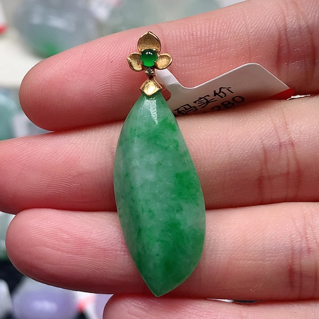 颈饰18K金镶嵌翡翠翡翠吊坠