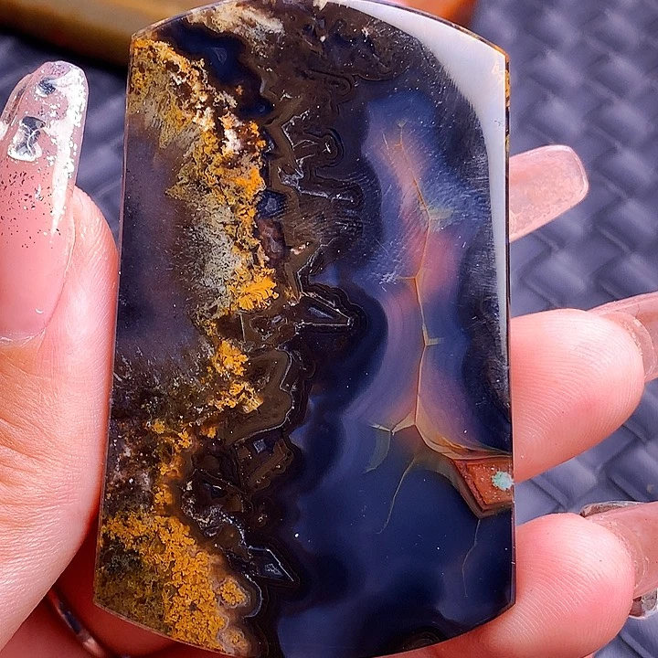 玛瑙/玉髓颈饰未镶嵌成*