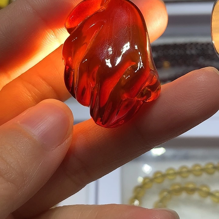 琥珀颈饰未镶嵌血珀随形吊坠