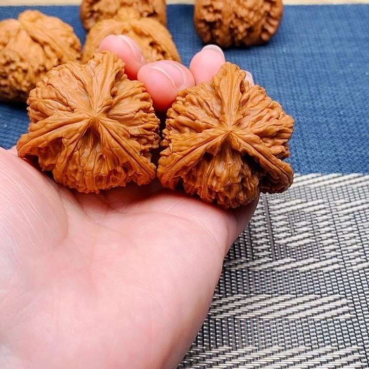 飞***鱼吊坠文玩核桃三棱