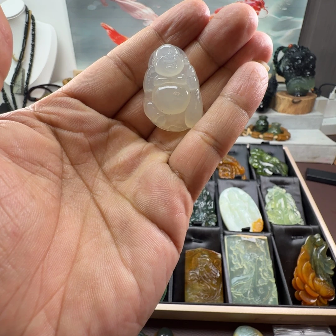 蛇纹石玉未镶嵌颈饰