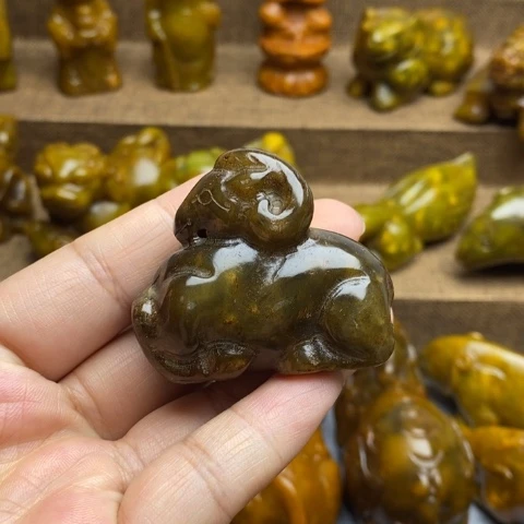 蛇纹石玉未镶嵌颈饰7