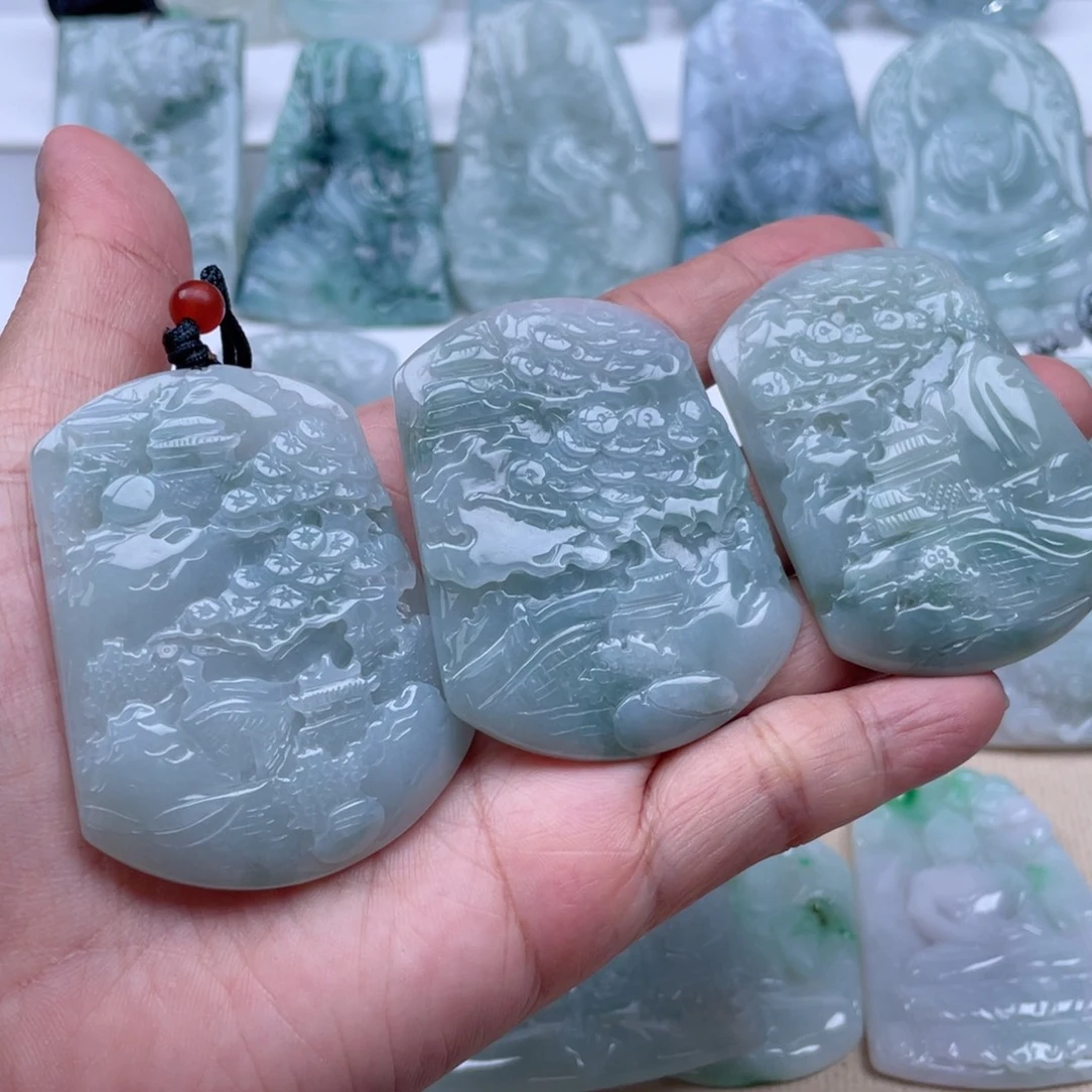 小***儿颈饰未镶嵌翡翠山水
