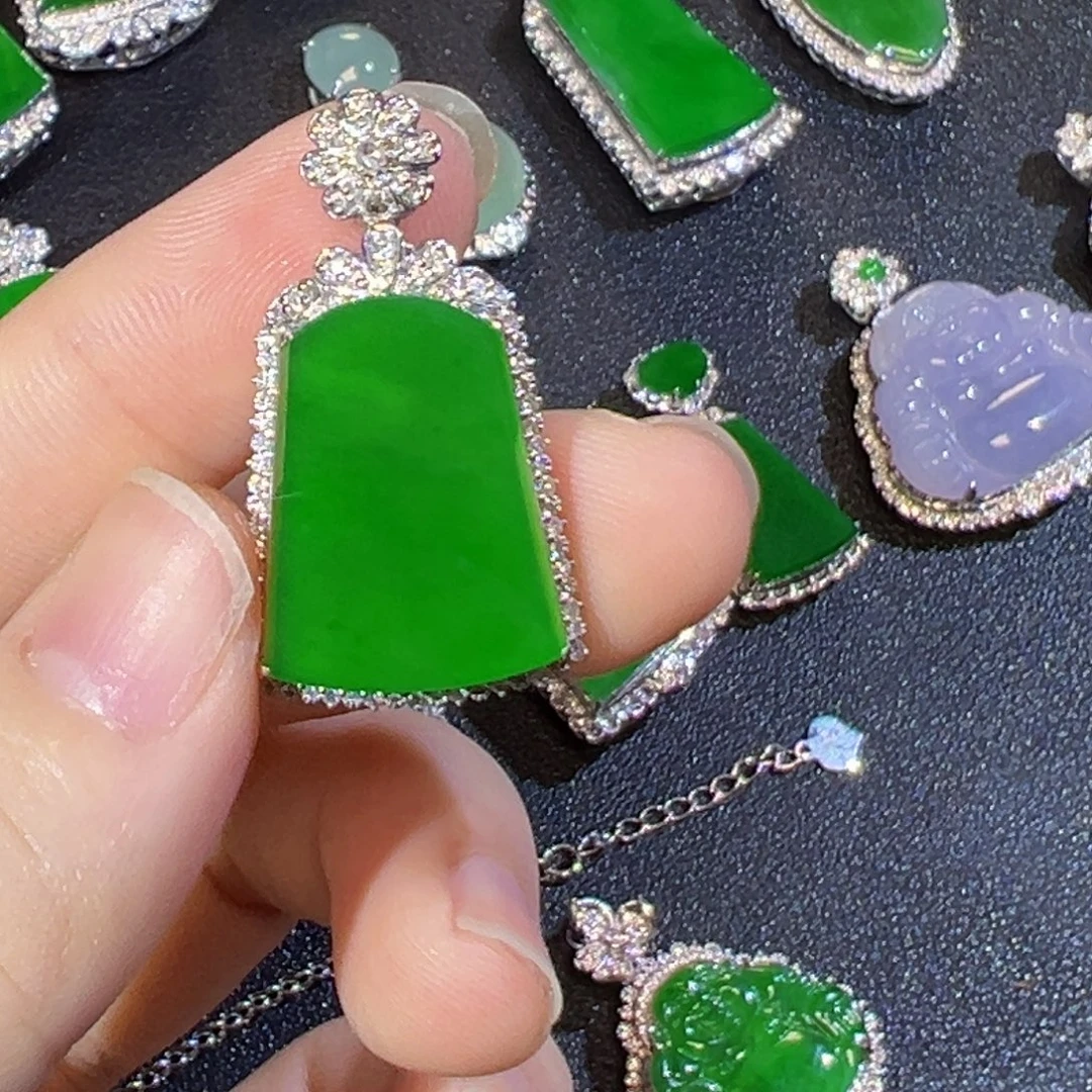 翡翠18K金镶嵌吊坠(不含链)