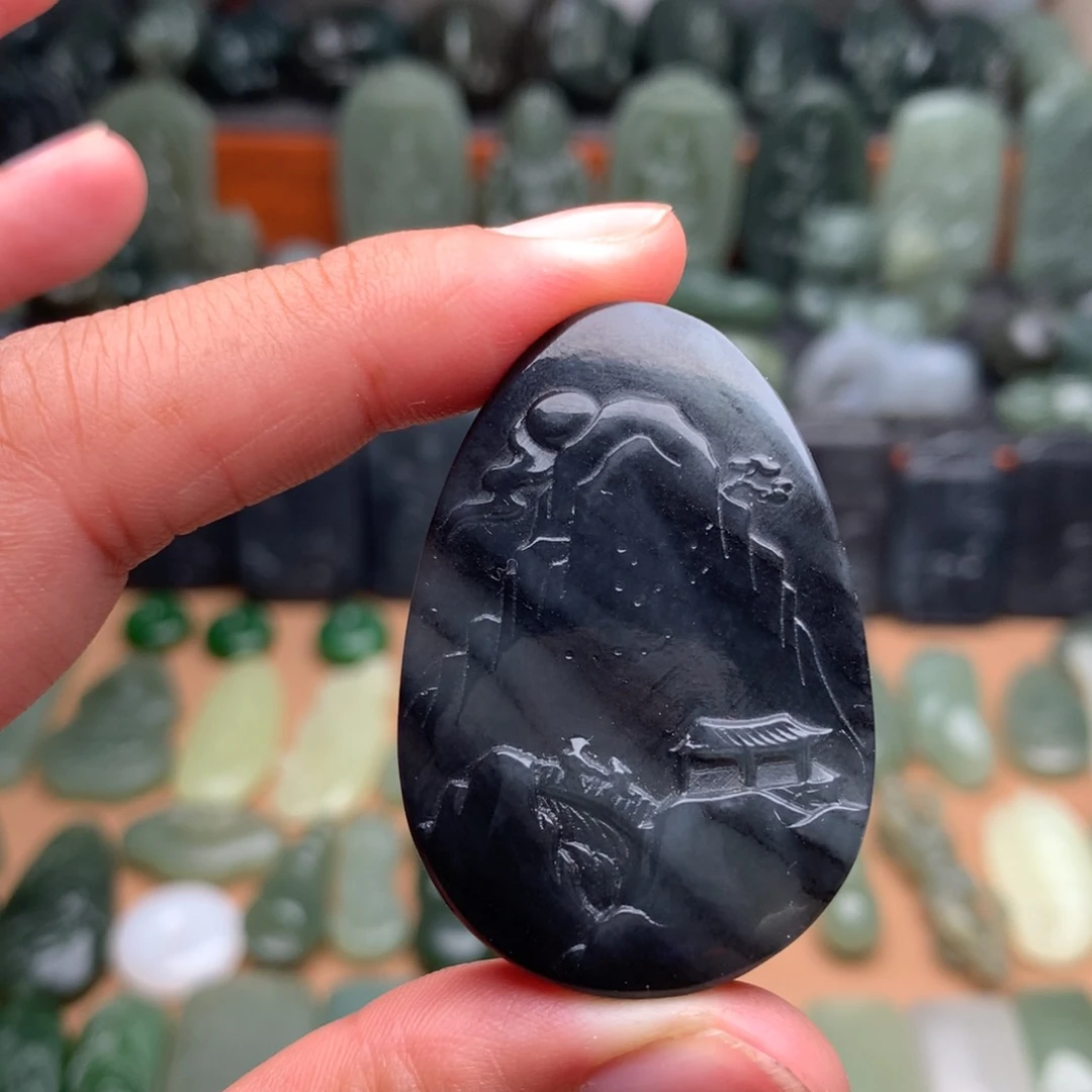 和田玉未镶嵌颈饰挂件81（有包容）