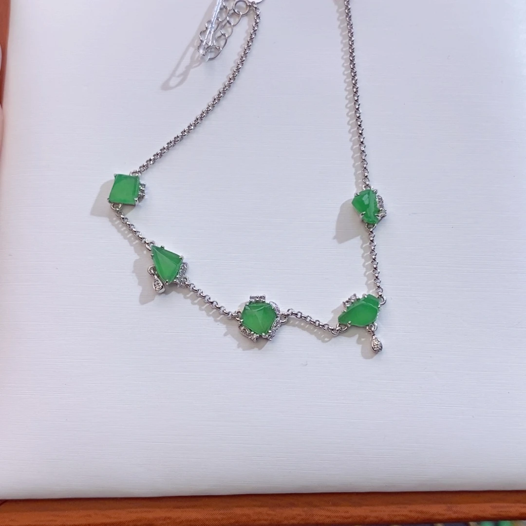 千***酱翡翠18K金镶嵌颈饰翡翠