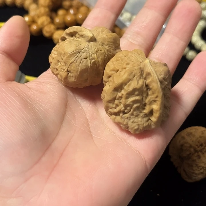 把件文玩核桃瑕疵蛤蟆头异型，一帆风顺，编号049