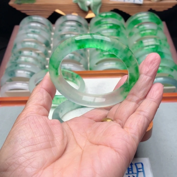 用***0石英质玉未镶嵌手镯