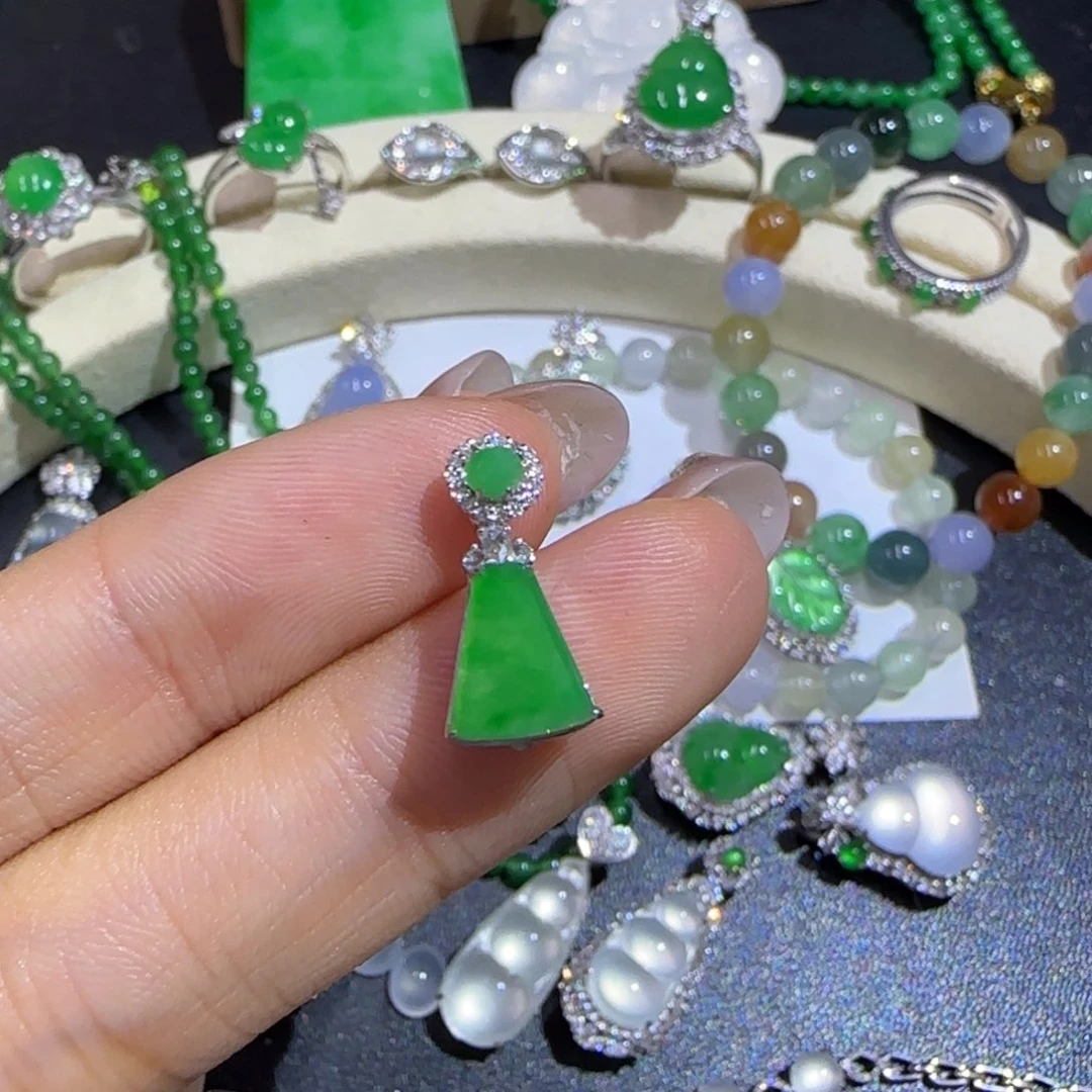 翡翠18K金镶嵌颈饰精品