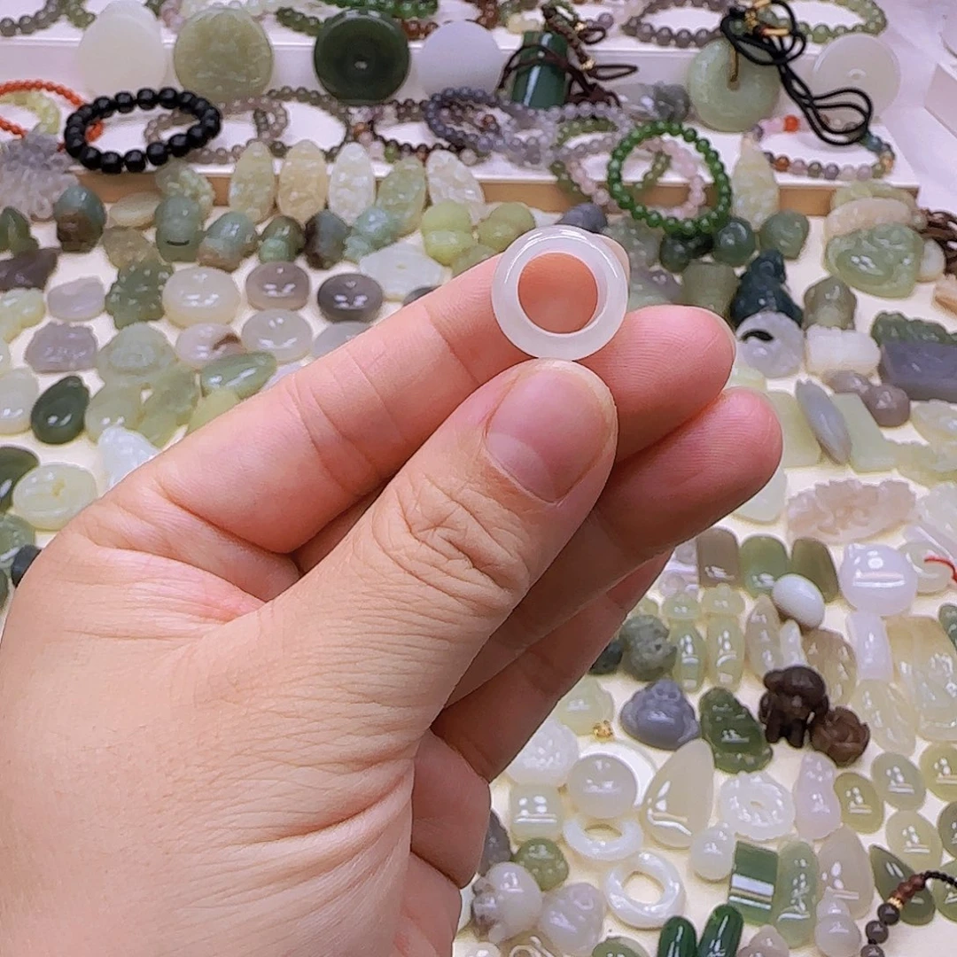 喜***囡和田玉未镶嵌吊坠(赠链)配饰