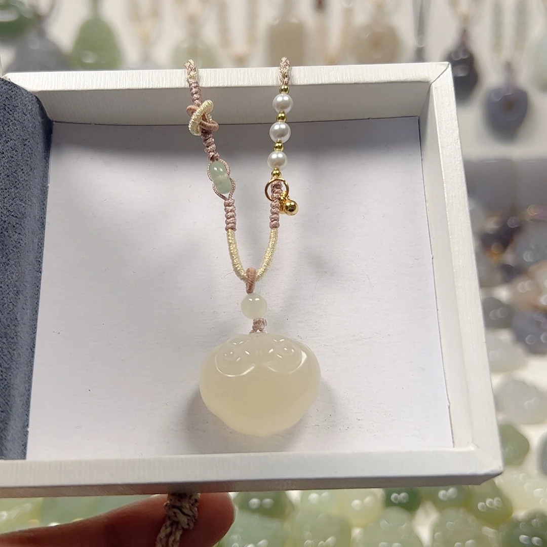 颈饰未镶嵌和田玉