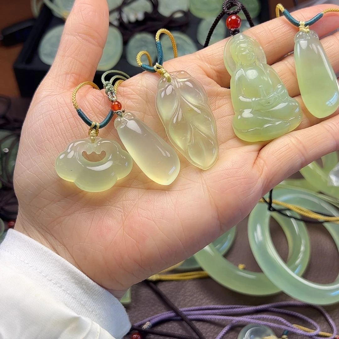 岫玉未镶嵌吊坠吊坠