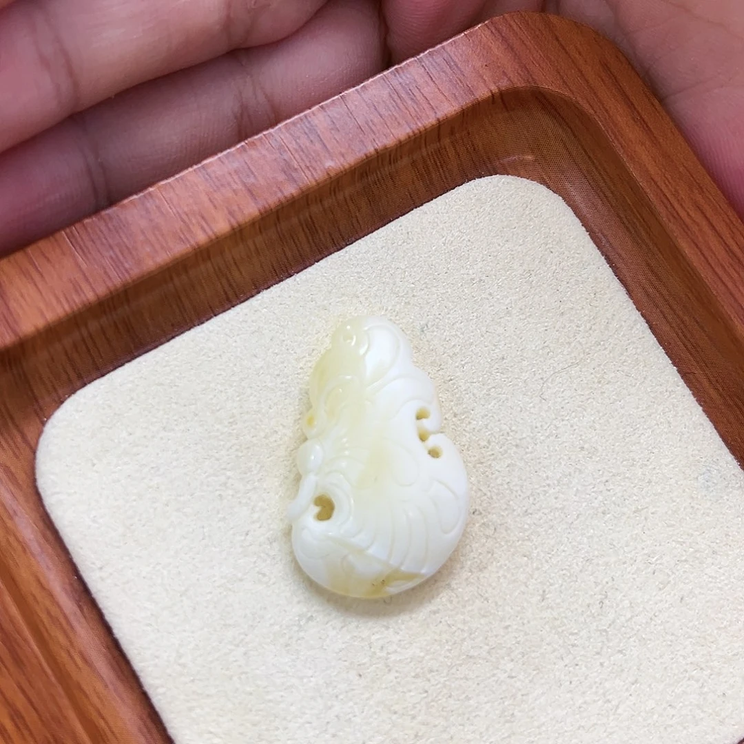 蜜蜡未镶嵌珠宝奇石
