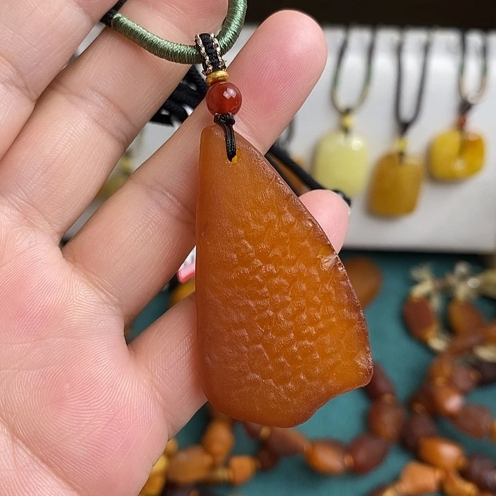 蜜蜡未镶嵌珠宝奇石吊坠