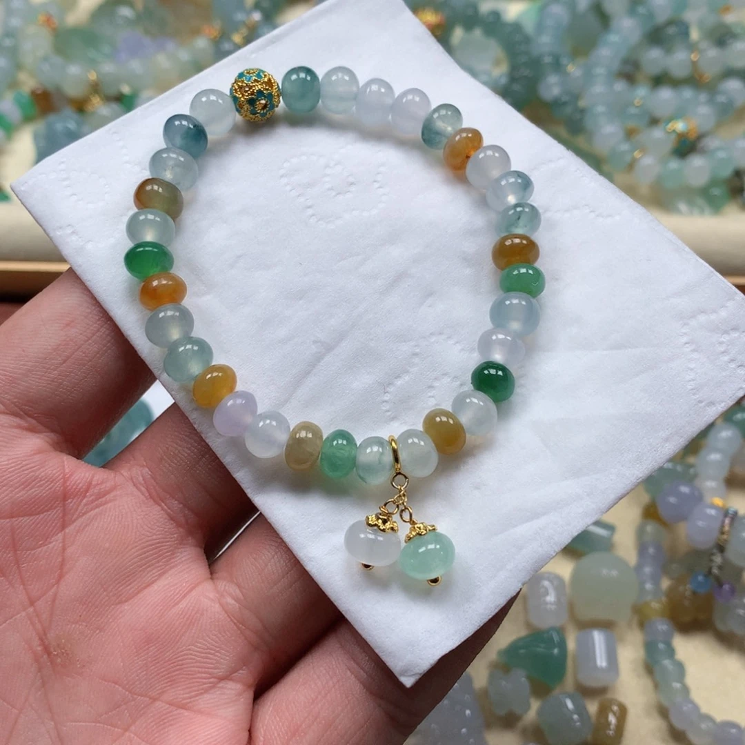 翡翠未镶嵌颈饰是