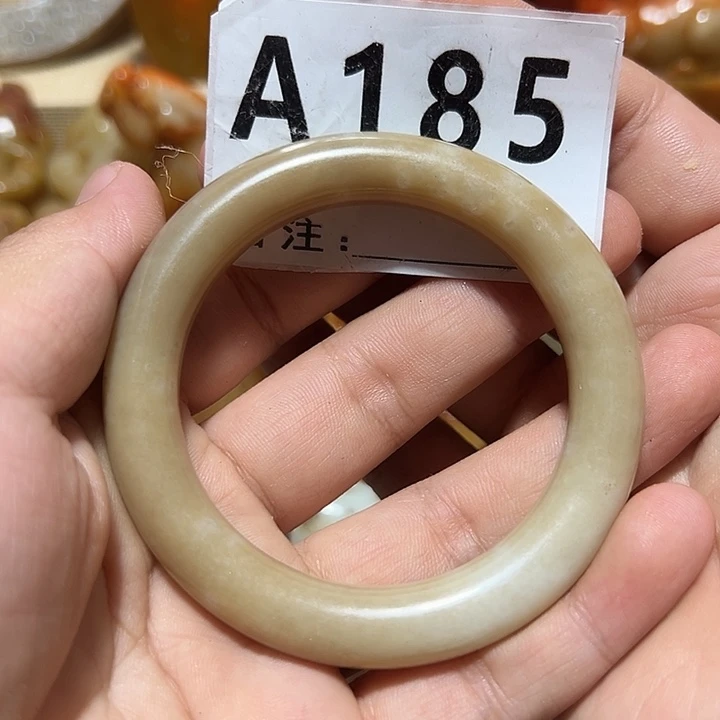 老***老和田玉未镶嵌颈饰