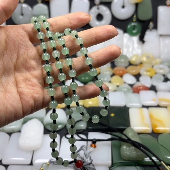 （***）石英质玉（金丝玉）未镶嵌颈饰