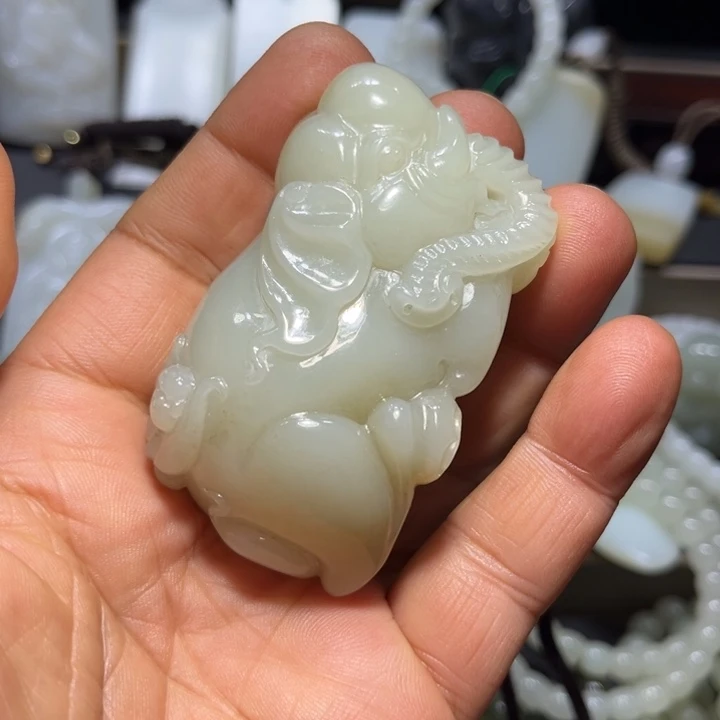 和田玉颈饰未镶嵌花*