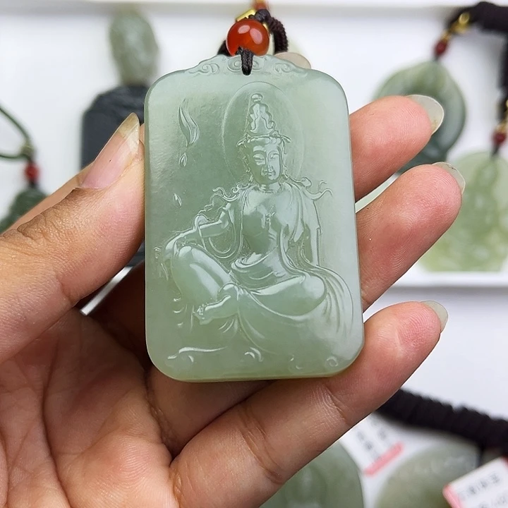 牛***斯未镶嵌和田玉挂件