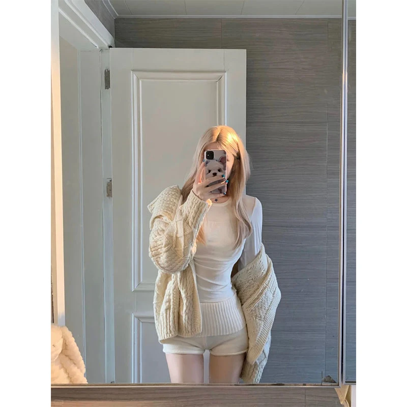 2025秋季简约风修身显瘦内搭宽松针织上衣高腰a字短裤套装穿搭女