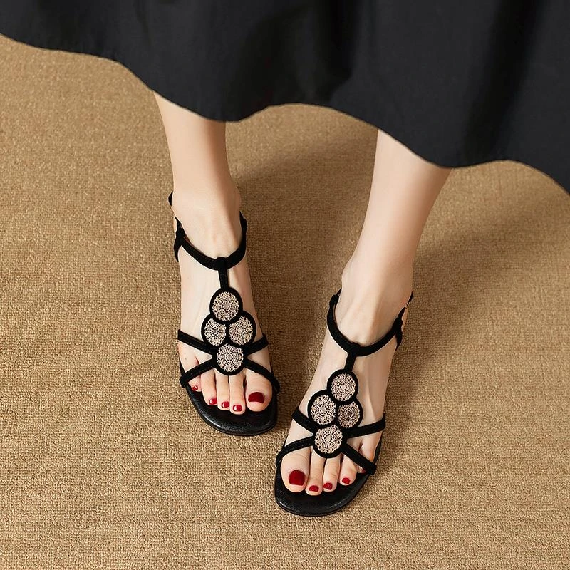 真皮低跟花朵露趾罗马鞋女2025夏新款法式复古外穿粗跟丁字扣凉鞋