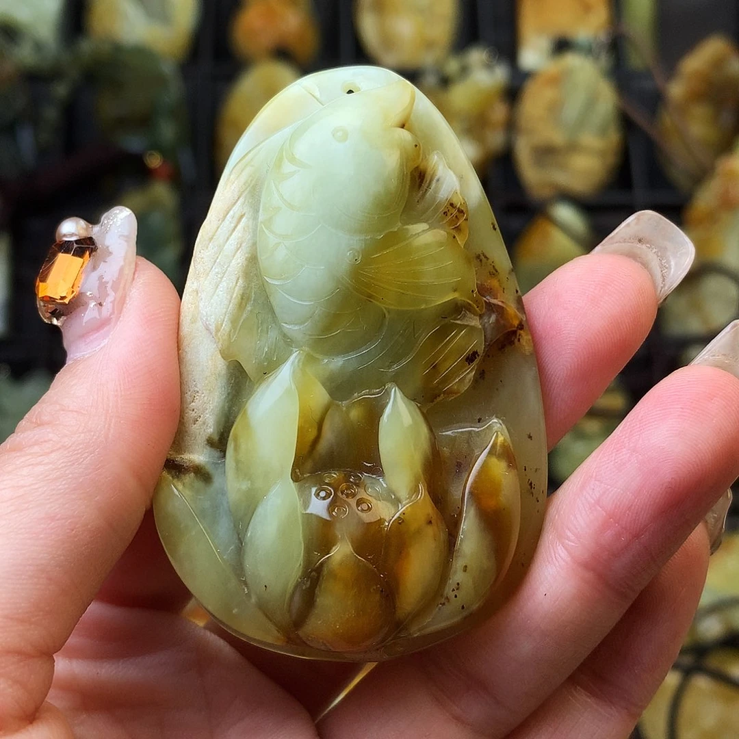 蛇纹石玉颈饰未镶嵌