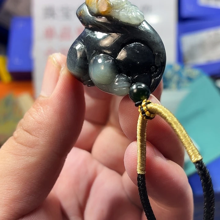 颈饰未镶嵌和田玉（糖玉）