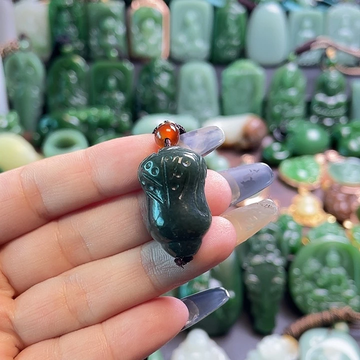 好***连和田玉未镶嵌挂件