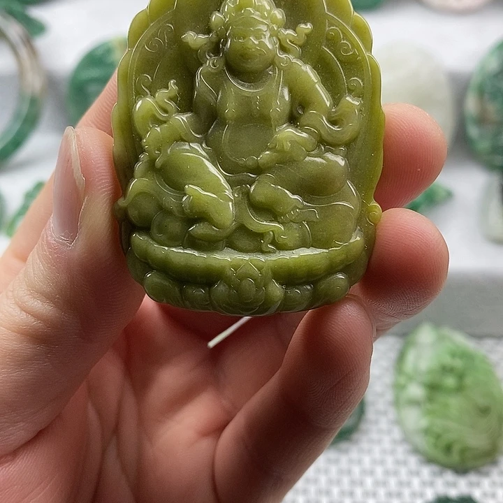 独山玉未镶嵌颈饰