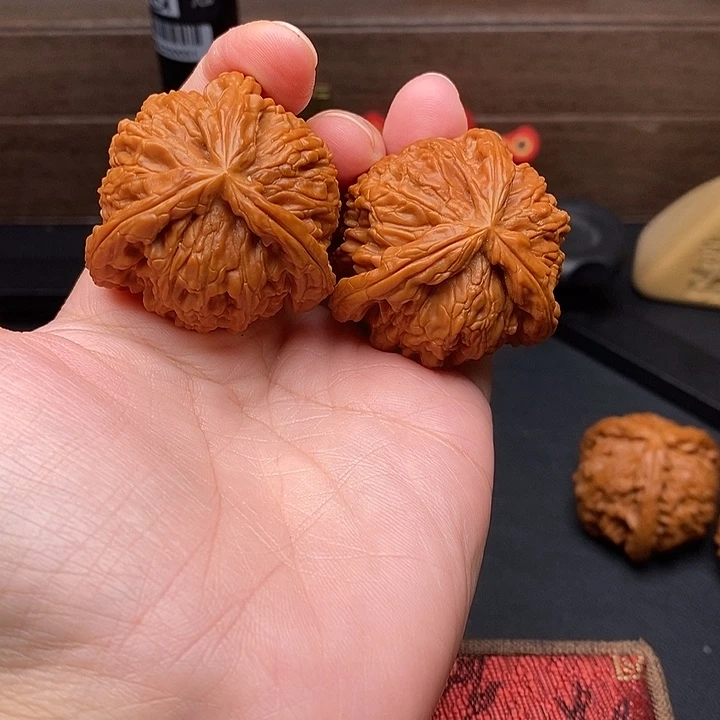卫***.把件文玩核桃白奔