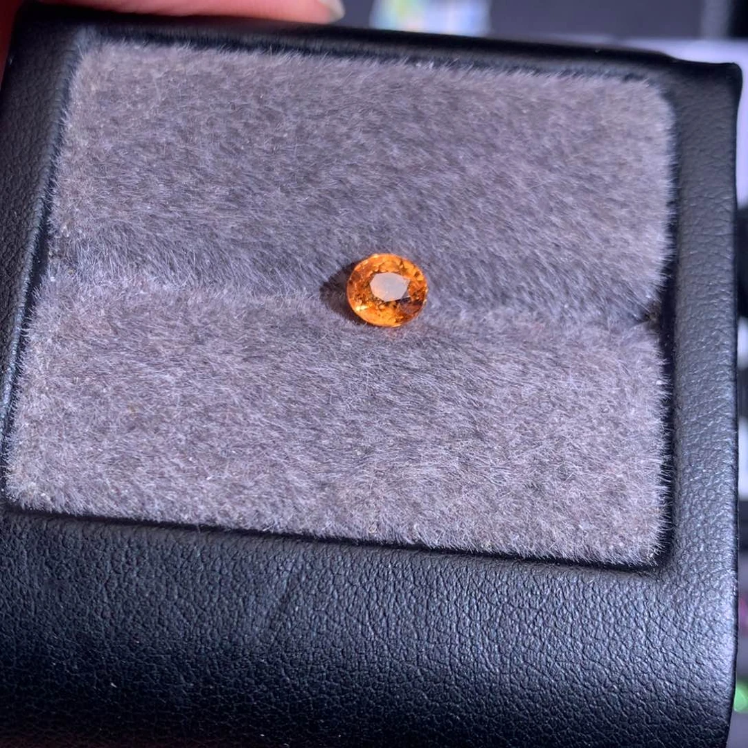 裸石未镶嵌石榴石（芬达石）1.1ct