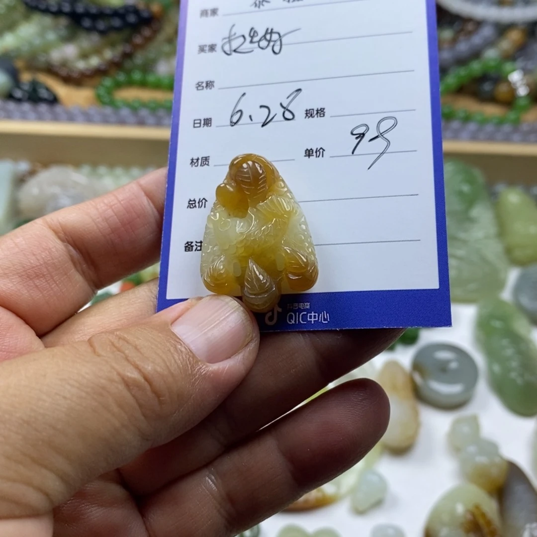 挺***乐和田玉（糖玉）未镶嵌颈饰