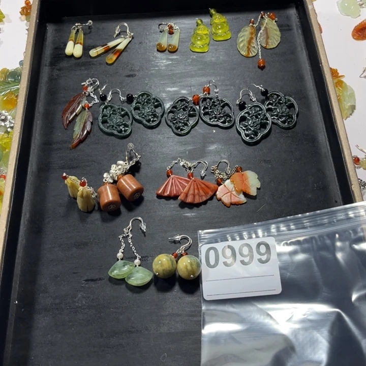 开***心蛇纹石玉合金吊坠