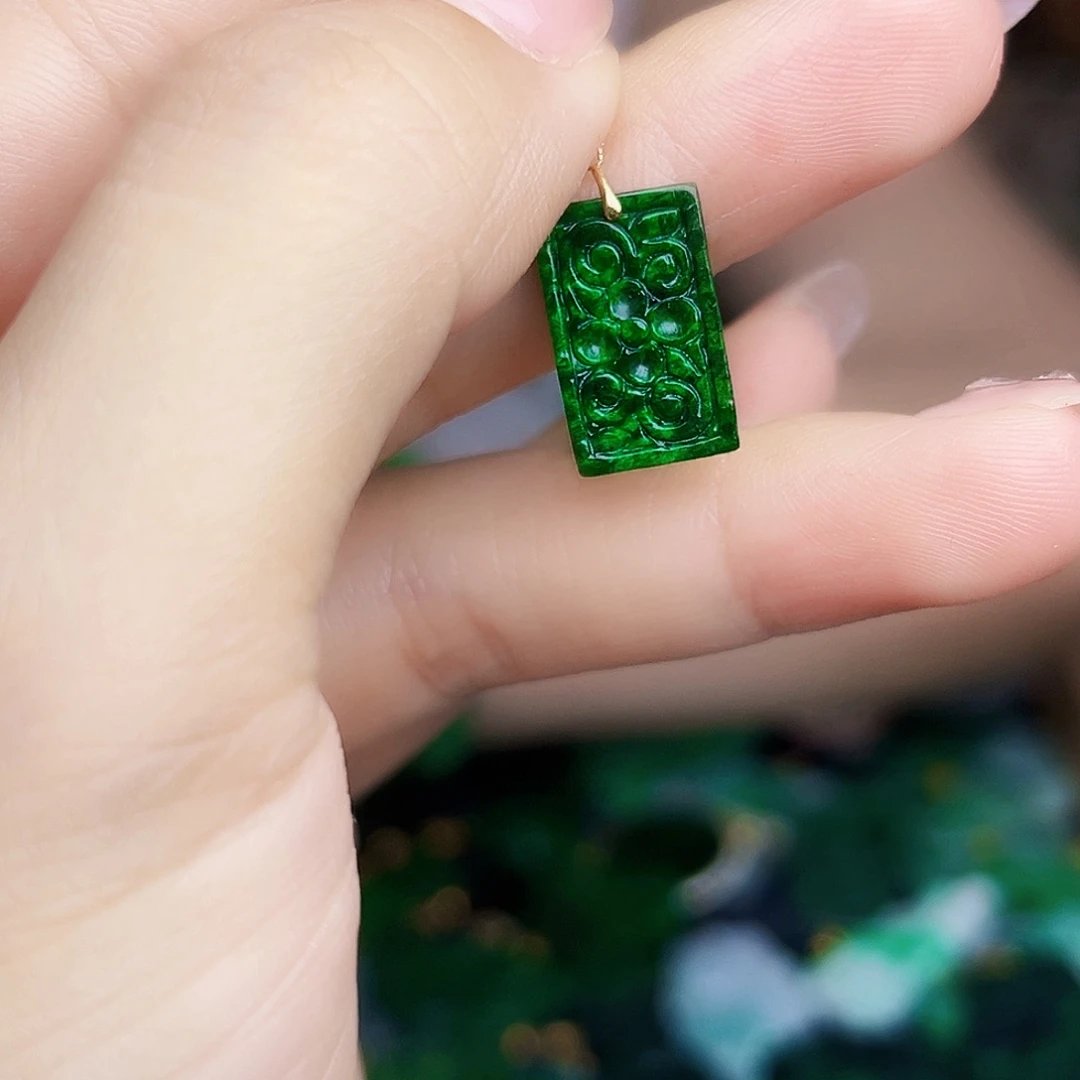 翡翠18K金镶嵌颈饰多样性