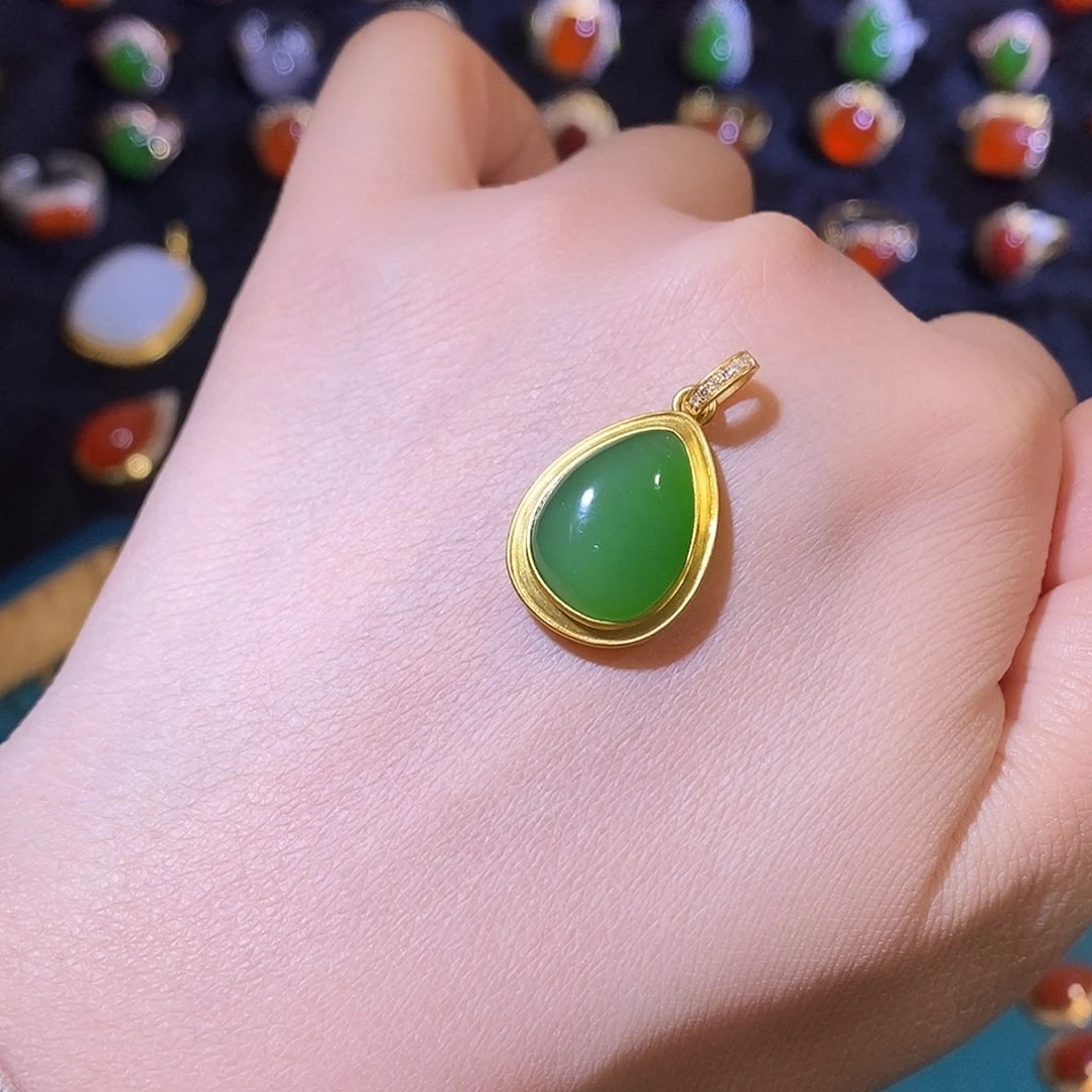 和田玉吊坠(不含链)18K金镶嵌